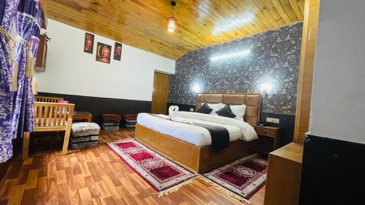 Hilltop At Mall Road With Open Terrace Manali (Himachal Pradesh)